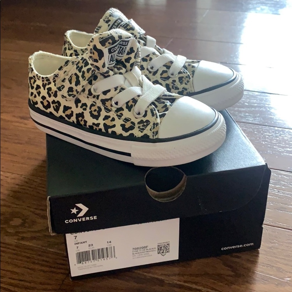 Leopard Converse.